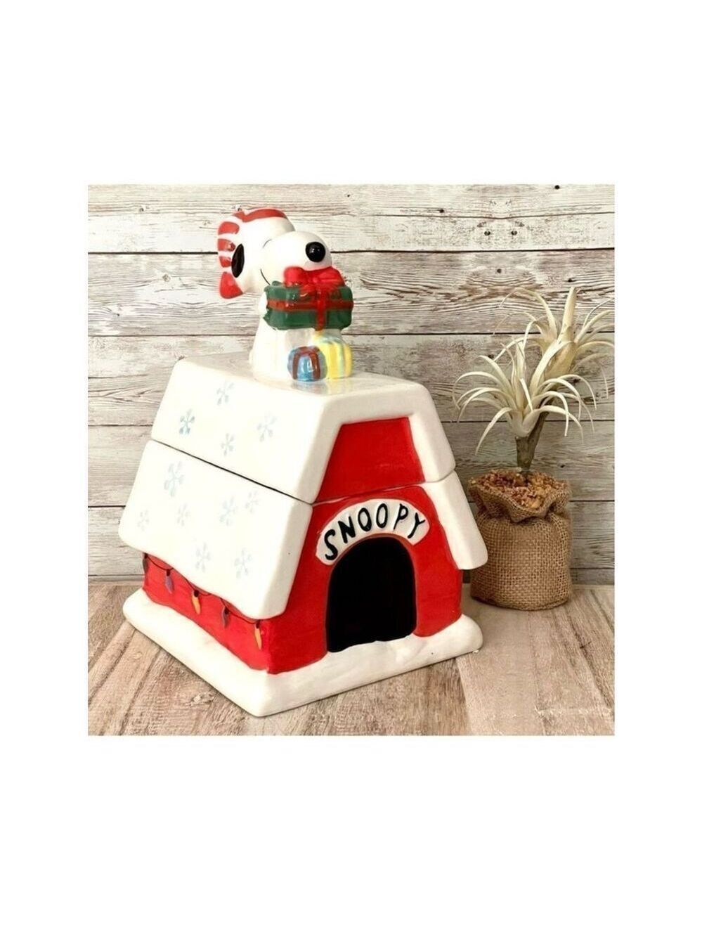 NWT Adorable Peanuts Snoopy Dog House Ceramic white Red Big Christmas Cookie Jar